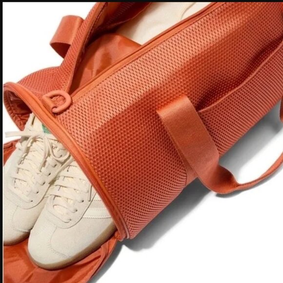 Victoria’s Secret VSX Mesh Duffle Bag NWT - Picture 4 of 6